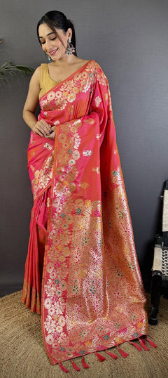 Pink and Majenta color Saree in Silk fabric with Weaving work