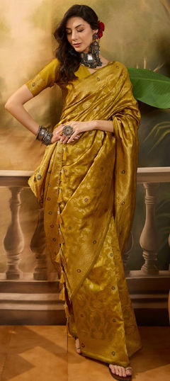 Gold color Saree in Banarasi Silk, Jacquard fabric with Weaving work