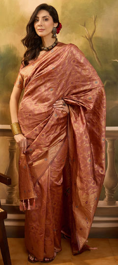 Pink and Majenta color Saree in Banarasi Silk, Jacquard fabric with Weaving work