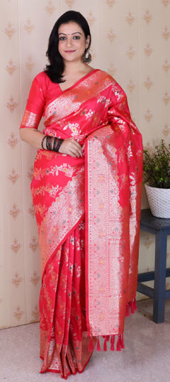 Pink and Majenta color Saree in Banarasi Silk fabric with Weaving work