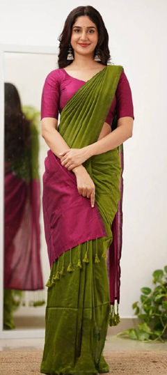 Green color Saree in Cotton, Malmal fabric with Printed work
