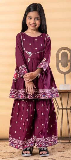 Green color Girls Top with Bottom in Cotton fabric with Gota Patti, Printed work