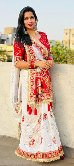 White and Off White color Saree in Silk fabric with Lace, Printed work