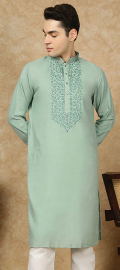 Green color Kurta in Cotton fabric with Embroidered work