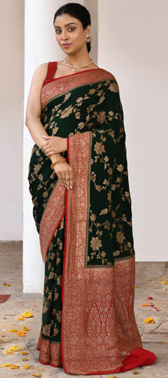 Green color Saree in Chiffon, Crepe Silk fabric with Border, Zari work