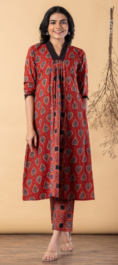 Red and Maroon color Salwar Kameez in Cotton fabric with Printed work
