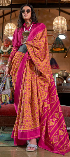 Orange, Pink and Majenta color Saree in Viscose fabric with Printed work