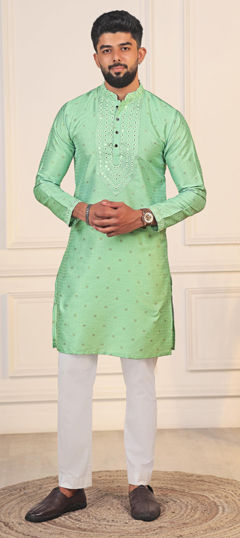 Green color Kurta Pyjamas in Jacquard fabric with Embroidered, Thread work