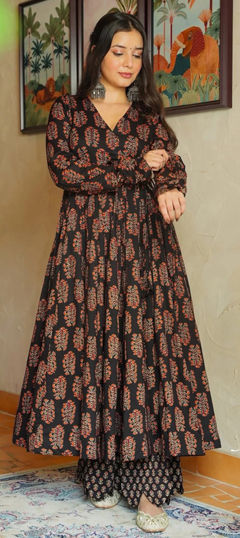 Black and Grey color Salwar Kameez in Rayon fabric with Digital Print work