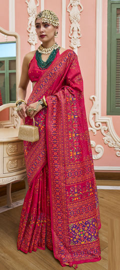 Pink and Majenta color Saree in Banarasi Silk fabric with Weaving work