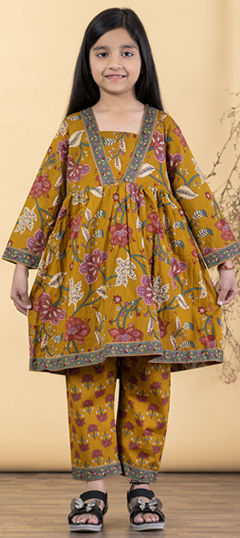 Yellow color Girls Top with Bottom in Cotton fabric with Printed work