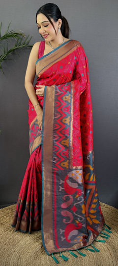 Pink and Majenta color Saree in Silk fabric with Weaving work