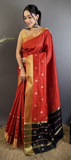 Red and Maroon color Saree in Silk cotton fabric with Weaving work