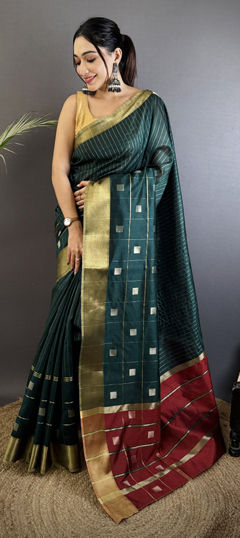 Green color Saree in Silk cotton fabric with Weaving work