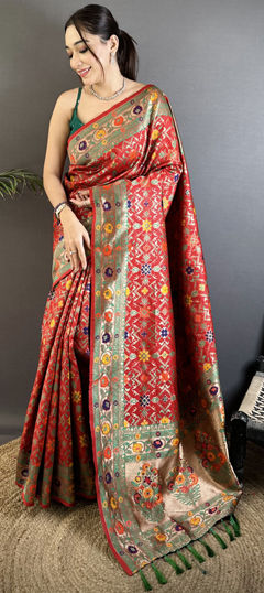 Red and Maroon color Saree in Banarasi Silk fabric with Weaving work