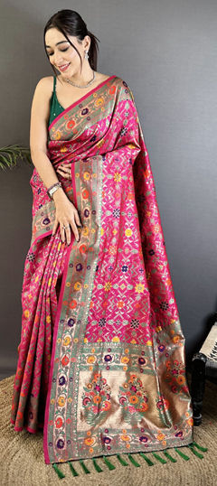 Pink and Majenta color Saree in Banarasi Silk fabric with Weaving work