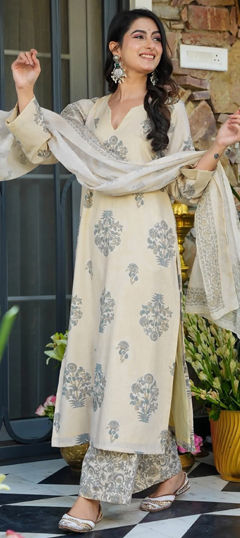 White and Off White color Salwar Kameez in Muslin fabric with Digital Print, Floral work