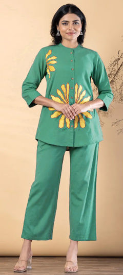 Green color Co-ords Set in Cotton Flex fabric with Embroidered, Resham, Thread work