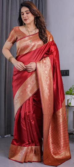 Red and Maroon color Saree in Jacquard fabric with Weaving work