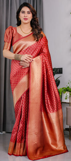 Red and Maroon color Saree in Jacquard fabric with Weaving work