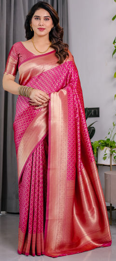 Pink and Majenta color Saree in Jacquard fabric with Weaving work