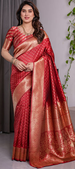 Red and Maroon color Saree in Jacquard fabric with Weaving work
