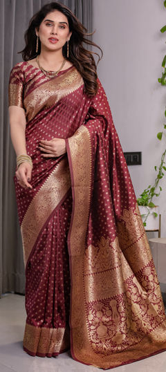 Red and Maroon color Saree in Jacquard fabric with Weaving work
