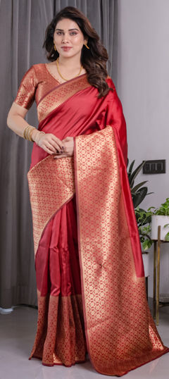 Red and Maroon color Saree in Jacquard fabric with Weaving work
