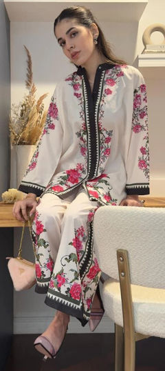 Pink and Majenta color Co-ords Set in Rayon, Viscose fabric with Floral, Printed work