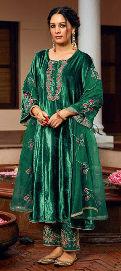 Green color Salwar Kameez in Velvet fabric with Embroidered, Thread work
