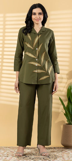 Green color Co-ords Set in Cotton Flex fabric with Embroidered, Resham, Thread work