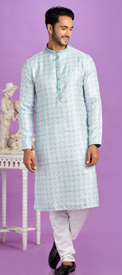 Green color Kurta Pyjamas in Cotton fabric with Digital Print work