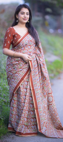 Beige and Brown color Saree in Cotton fabric with Printed work