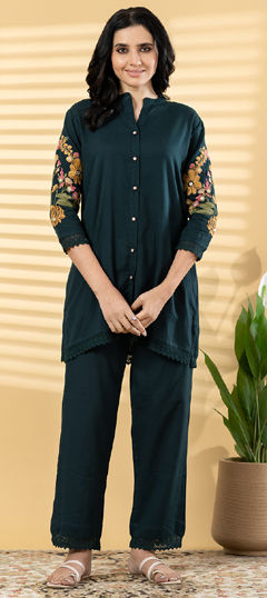 Green color Co-ords Set in Cotton Flex fabric with Embroidered, Resham, Sequence, Thread work