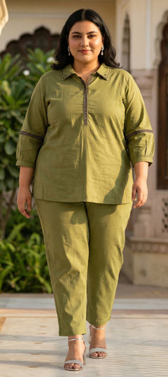 Green color Co-ords Set in Cotton fabric with Mirror, Resham, Thread work