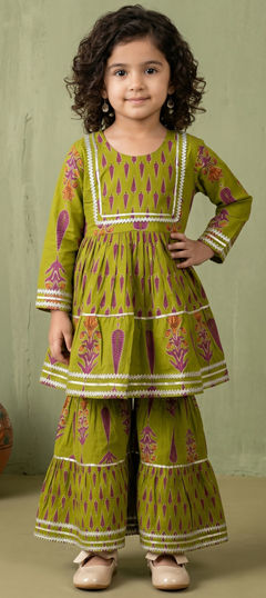 Green color Girls Top with Bottom in Cotton fabric with Gota Patti, Printed work