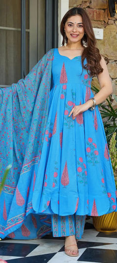 Blue color Salwar Kameez in Muslin fabric with Digital Print, Floral work