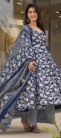 Blue color Salwar Kameez in Muslin fabric with Digital Print, Floral work