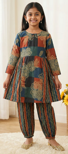 Multicolor color Girls Top with Bottom in Cotton fabric with Printed work