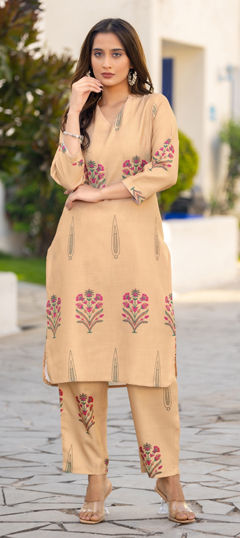 Beige and Brown color Salwar Kameez in Blended Cotton fabric with Printed work
