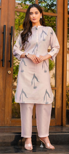White and Off White color Salwar Kameez in Blended Cotton fabric with Printed work