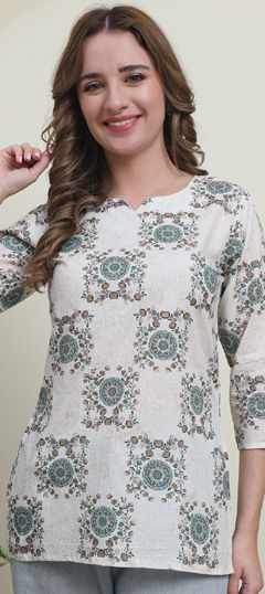 Green color Kurti in Cotton fabric with Printed work