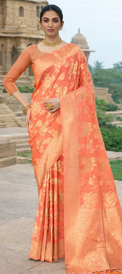 Pink and Majenta color Saree in Crepe Silk fabric with Weaving work