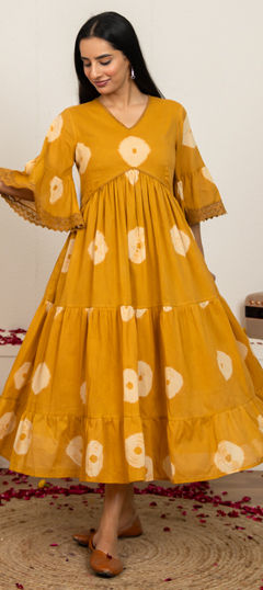 Yellow color Gown in Cotton fabric with Lace, Printed, Tye n Dye work