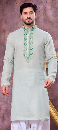 Green color Kurta in Cotton fabric with Embroidered work