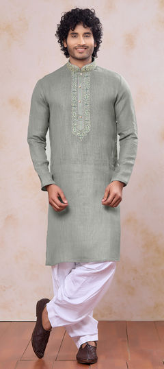 Green color Kurta Pyjamas in Cotton fabric with Embroidered work