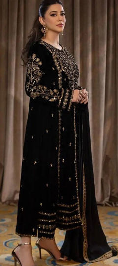 Green color Salwar Kameez in Velvet fabric with Sequence, Thread work