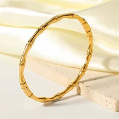 Gold Rodium Polish Gold color Bracelet in Metal Alloy studded with Artificial