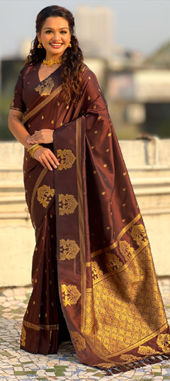 Red and Maroon color Saree in Silk fabric with Weaving work