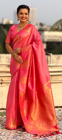 Pink and Majenta color Saree in Silk fabric with Weaving work